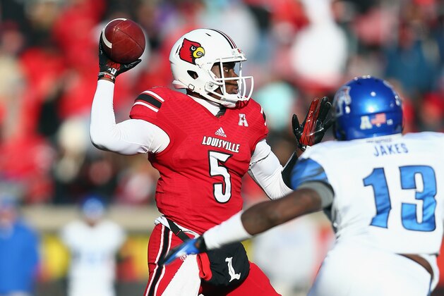 LOUISVILLE, KY - NOVEMBER 23:  Teddy Bridgewater #5 of the Louisville Cardinals throws the ball during the game against the Memphis Tigers at Papa John's Cardinal Stadium on November 23, 2013 in Louisville, Kentucky.  (Photo by Andy Lyons/Getty Images)
