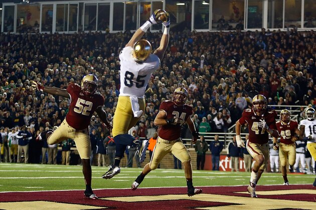 CHESTNUT HILL, MA - NOVEMBER 10:  Troy Niklas #85 of the Notre Dame Fighting Irish catches a touchdown pass against the Boston College Eagles defense at the end of the second quarter during the game on November 10, 2012 at Alumni Stadium in Chestnut Hill, Massachusetts.  (Photo by Jared Wickerham/Getty Images)