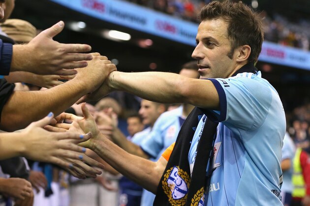 MELBOURNE, AUSTRALIA - APRIL 18:  Alessandro Del Piero of Sydney waves good bye to the crowd after losing the A-League Elimination Final match between the Melbourne Victory and Sydney FC at Etihad Stadium on April 18, 2014 in Melbourne, Australia.  (Photo by Quinn Rooney/Getty Images)