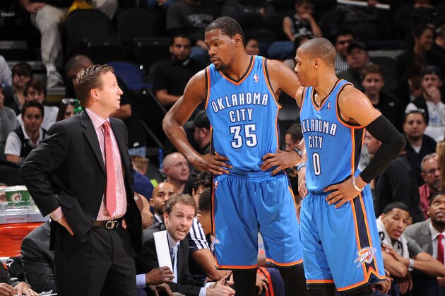 SAN ANTONIO, TX - DECEMBER 21:  Scott Brooks, Kevin Durant #35 and Russell Westbrook #0 of the Oklahoma City Thunder talk during the game against the San Antonio Spurs on December 21, 2013 at AT&T Arena in San Antonio Texas, Texas. NOTE TO USER: User expressly acknowledges and agrees that, by downloading and or using this photograph, User is consenting to the terms and conditions of the Getty Images License Agreement. Mandatory Copyright Notice: Copyright 2013 NBAE (Photo by Bill Baptist/NBAE via Getty Images)