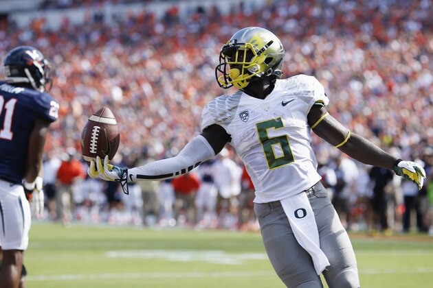 CHARLOTTESVILLE, VA - SEPTEMBER 7: De'Anthony Thomas #6 of the Oregon Ducks celebrates after rushing for a one-yard touchdown in the first quarter of the game against the Virginia Cavaliers at Scott Stadium on September 7, 2013 in Charlottesville, Virginia. (Photo by Joe Robbins/Getty Images)