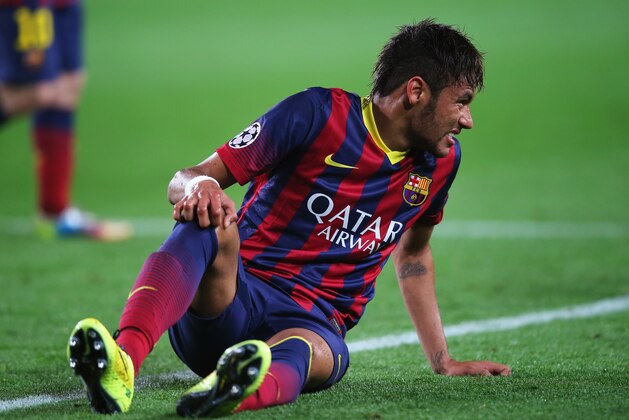 BARCELONA, SPAIN - APRIL 01:  Neymar of Barcelona grimaces as he goes to ground during the UEFA Champions League Quarter Final first leg match between FC Barcelona and Club Atletico de Madrid at Camp Nou on April 1, 2014 in Barcelona, Spain.  (Photo by Clive Rose/Getty Images)