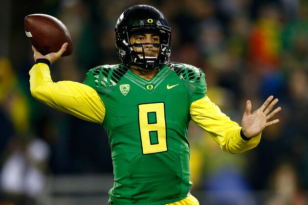 EUGENE, OR - NOVEMBER 29:  Quarterback Marcus Mariota #8 of the Oregon Ducks throws a pass against the Oregon State Beavers during the 117th playing of the Civil War on November 29, 2013 at the Autzen Stadium in Eugene, Oregon.  (Photo by Jonathan Ferrey/Getty Images)