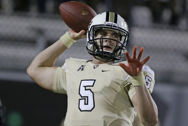 Central Florida quarterback Blake Bortles warms up prior to the first half of an NCAA college football game against Rutgers in Orlando, Fla., Thursday, Nov. 21, 2013.(AP Photo/John Raoux)
