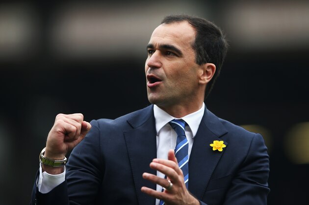 LONDON, ENGLAND - MARCH 30:  Manager Roberto Martinez of Everton celebrates victory after the Barclays Premier League match between Fulham and Everton at Craven Cottage on March 30, 2014 in London, England.  (Photo by Scott Heavey/Getty Images)