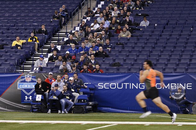 INDIANAPOLIS, IN - FEBRUARY 22: Former Texas A&M offensive lineman Jake Matthews runs the 40-yard dash during the 2014 NFL Combine at Lucas Oil Stadium on February 22, 2014 in Indianapolis, Indiana. (Photo by Joe Robbins/Getty Images)