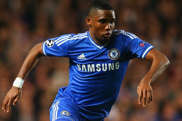 Chelsea's Samuel Eto'o reacts to a decision by the referee Mike Dean, during an English Premier League soccer match against Sunderland at the Stamford Bridge ground in London, Saturday, April 19, 2014. Sunderland won the match 2-1.(AP Photo/Lefteris Pitarakis)