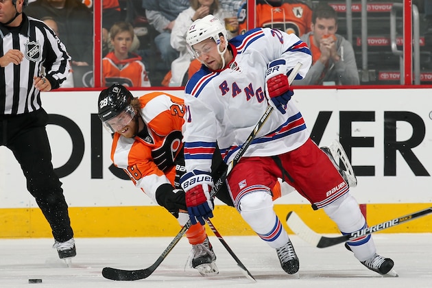 PHILADELPHIA, PA - APRIL 25: Claude Giroux #28 of the Philadelphia Flyers battles for the loose puck after a face-off with Derek Stepan #21 of the New York Rangers in Game Four of the First Round of the 2014 Stanley Cup Playoffs at the Wells Fargo Center on April 25, 2014 in Philadelphia, Pennsylvania. The Flyers went on to defeat the Rangers 2-1. (Photo by Len Redkoles/NHLI via Getty Images)