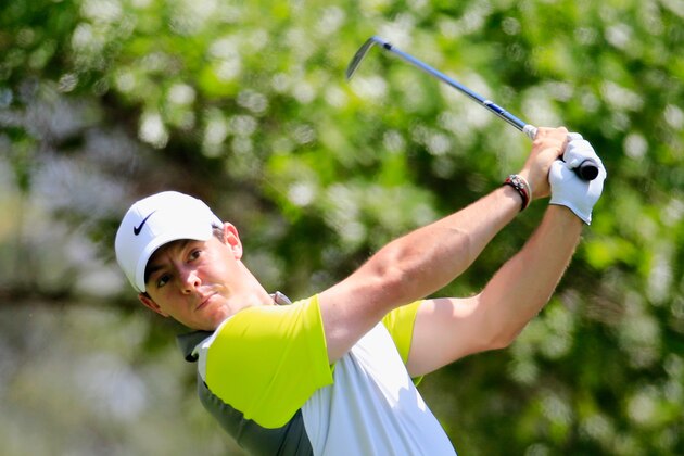 AUGUSTA, GA - APRIL 13:  Rory McIlroy of Northern Ireland hits his tee shot on the fourth hole during the final round of the 2014 Masters Tournament at Augusta National Golf Club on April 13, 2014 in Augusta, Georgia.  (Photo by Rob Carr/Getty Images)