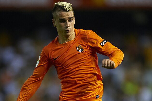 VALENCIA, SPAIN - OCTOBER 19: Antoine Griezmann of Real Sociedad in action during the La Liga match between Valencia CF and Real Sociedad at Estadio Mestalla on October 19, 2013 in Valencia, Spain. (Photo by Manuel Queimadelos Alonso/Getty Images) VALENCIA, SPAIN - OCTOBER 19: Antoine Griezmann of Real Sociedad in action during the La Liga match between Valencia CF and Real Sociedad at Estadio Mestalla on October 19, 2013 in Valencia, Spain. (Photo by Manuel Queimadelos Alonso/Getty Images)
