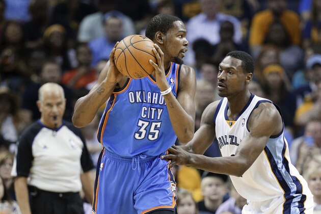 Oklahoma City Thunder forward Kevin Durant (35) is defended by Memphis Grizzlies guard Tony Allen, right, in the first half of Game 4 of an opening-round NBA basketball playoff series Saturday, April 26, 2014, in Memphis, Tenn. (AP Photo/Mark Humphrey)