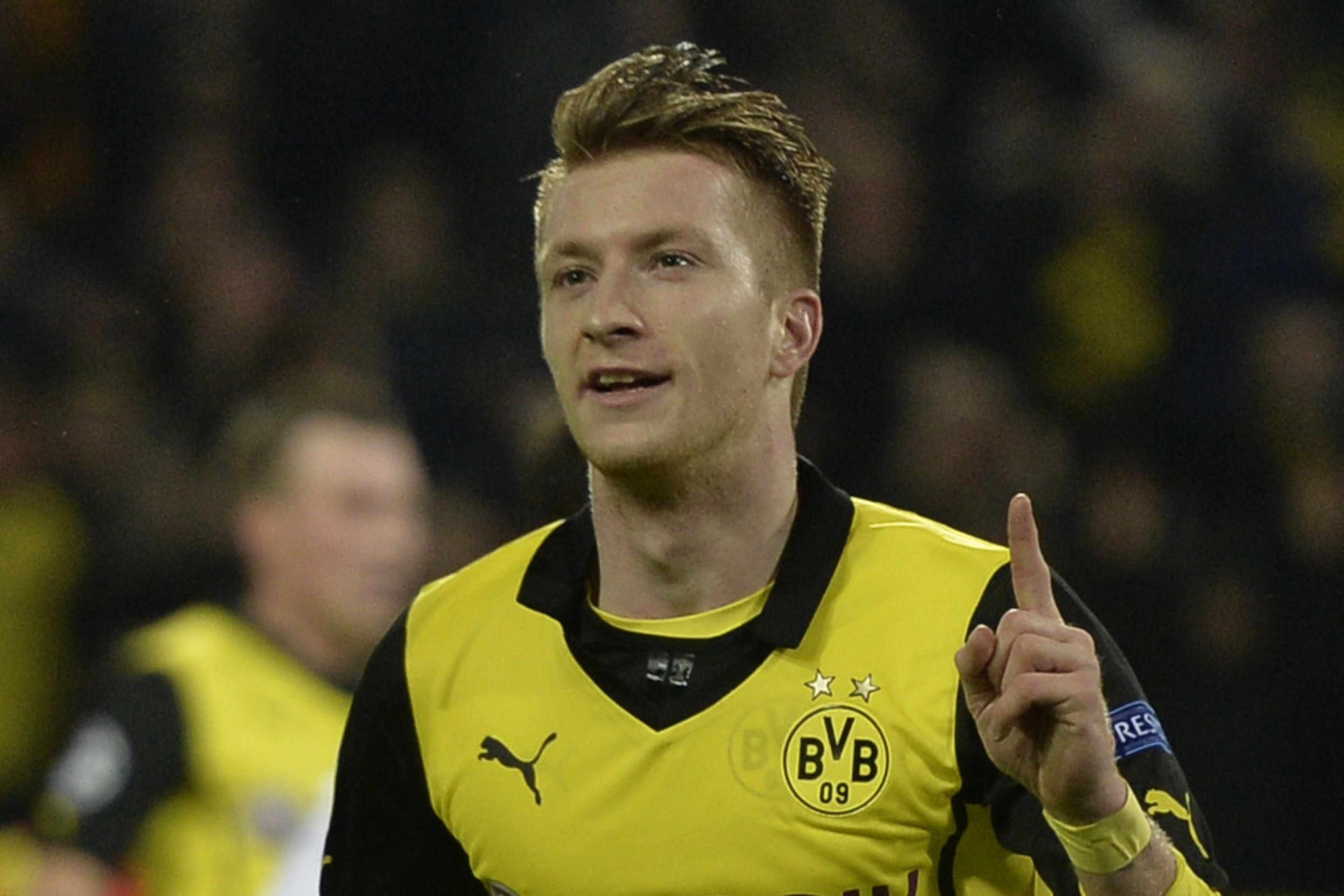 Dortmund's Marco Reus celebrates scoring his side's 2nd goal during the Champions League quarterfinal second leg soccer match between Borussia Dortmund and Real Madrid in the Signal Iduna stadium in Dortmund, Germany, Tuesday, April 8, 2014. (AP Photo/Martin Meissner)
