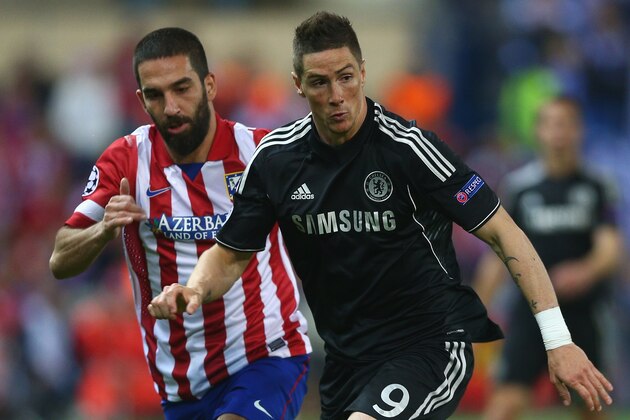 MADRID, SPAIN - APRIL 22:  Fernando Torres of Chelsea battles for the ball with Arda Turan of Atletcio Madrid during the UEFA Champions League Semi Final first leg match between Club Atletico de Madrid and Chelsea at Vicente Calderon Stadium on April 22, 2014 in Madrid, Spain.  (Photo by Paul Gilham/Getty Images)