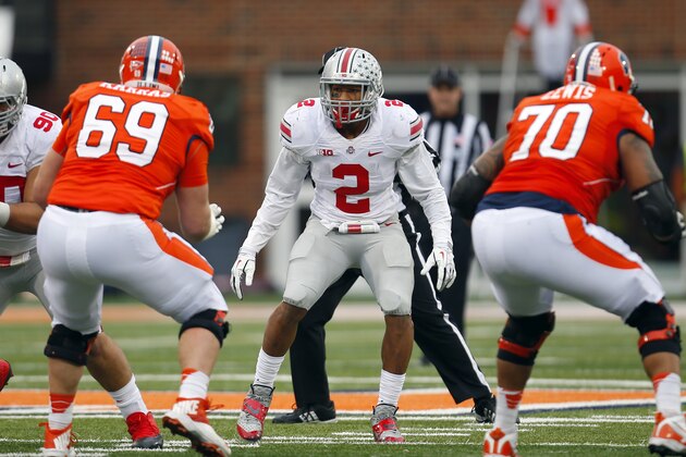 Ohio State linebacker Ryan Shazier (2) lines up against Illinois during the second half of an NCAA college football game on Saturday, Nov. 16, 2013, in Champaign, Ill. (AP Photo/Jeff Haynes)