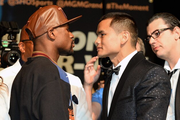LAS VEGAS, NV - APRIL 30:  WBC welterweight champion Floyd Mayweather Jr. (L) and WBA champion Marcos Maidana face off during a news conference at the MGM Grand Hotel/Casino on April 30, 2014 in Las Vegas, Nevada. The two will meet in a WBC/WBA unification fight in Las Vegas on May 3.  (Photo by Ethan Miller/Getty Images)