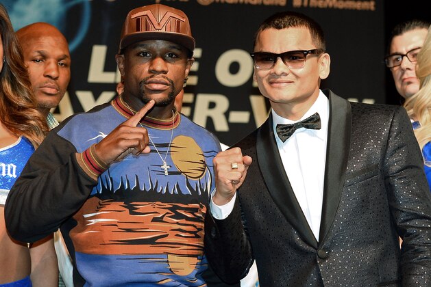 LAS VEGAS, NV - APRIL 30:  WBC welterweight champion Floyd Mayweather Jr. (L) and WBA champion Marcos Maidana pose during a news conference at the MGM Grand Hotel/Casino on April 30, 2014 in Las Vegas, Nevada. The two will meet in a WBC/WBA unification fight in Las Vegas on May 3.  (Photo by Ethan Miller/Getty Images)