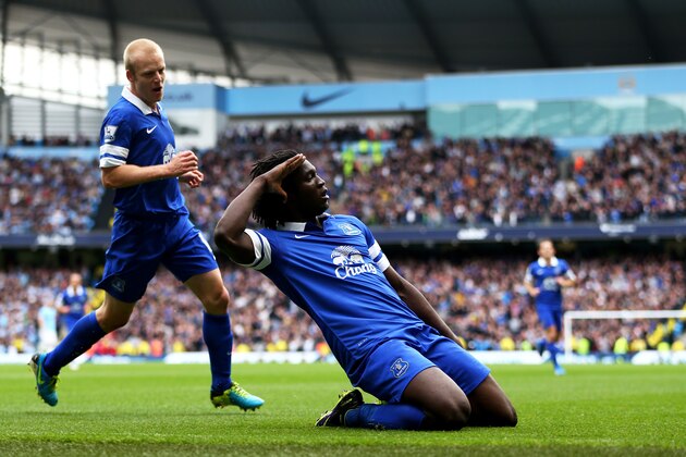 MANCHESTER, ENGLAND - OCTOBER 05:  Romelu Lukaku of Everton celebrates with teammate Steven Naismith (L) after scoring the opening goal during the Barclays Premier League match between Manchester City and Everton at Etihad Stadium on October 5, 2013 in Manchester, England.  (Photo by Michael Steele/Getty Images)
