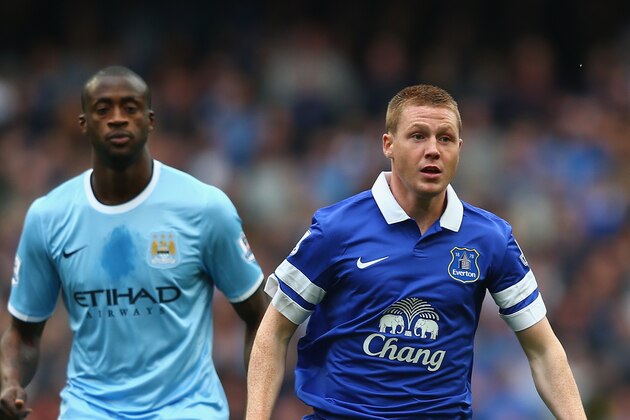 MANCHESTER, ENGLAND - OCTOBER 05: James McCarthy of Everton during the Barclays Premier League match between Manchester City and Everton at the Etihad Stadium on October 5, 2013 in Manchester, England.  (Photo by Michael Steele/Getty Images)