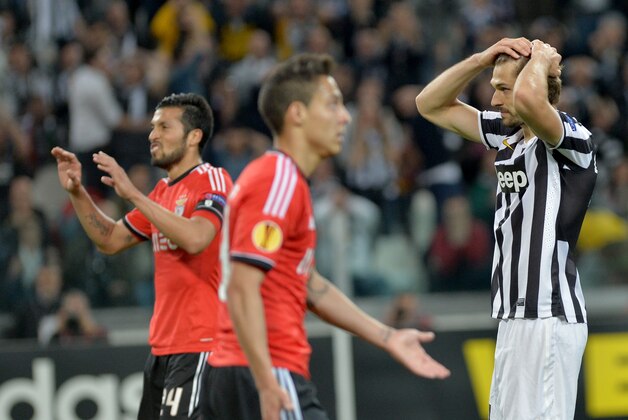Juventus forward Fernando Llorente, right, touches his head during the Europa League semifinal second leg soccer match between Juventus and Benfica at the Juventus stadium, in Turin, Italy, Thursday, May 1, 2014. (AP Photo/ Massimo Pinca)