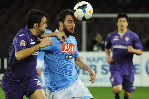 Napoli's Gonzalo Higuain, right, and Fiorentina's Gonzalo Rodriguez vie for the ball during a Serie A soccer match between Napoli and Fiorentina, at the San Paolo stadium in Naples, Italy, Sunday, March, 23, 2014. (AP Photo/Salvatore Laporta)
