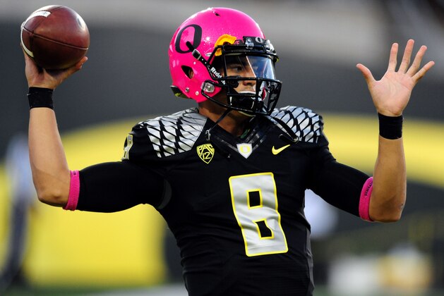 EUGENE, OR - OCTOBER 19: Quarterback Marcus Mariota #8 of the Oregon Ducks wears a pink helmet as he warms up before the game against the Washington State Cougars at Autzen Stadium on October 19, 2013 in Eugene, Oregon. (Photo by Steve Dykes/Getty Images)