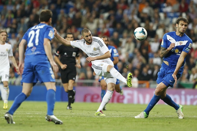 Real Madrid's Karim Benzema, center, tries to score in between players during a Spanish La Liga soccer match between Real Madrid and Almeria at the Santiago Bernabeu stadium in Madrid, Spain, Saturday, April 12, 2014. (AP Photo/Andres Kudacki)