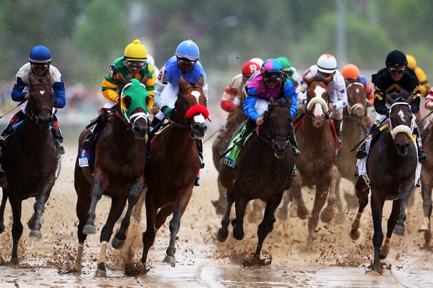 LOUISVILLE, KY - MAY 04:  The field races down the front stretch during the 139th running of the Kentucky Derby at Churchill Downs on May 4, 2013 in Louisville, Kentucky.  (Photo by Andy Lyons/Getty Images)