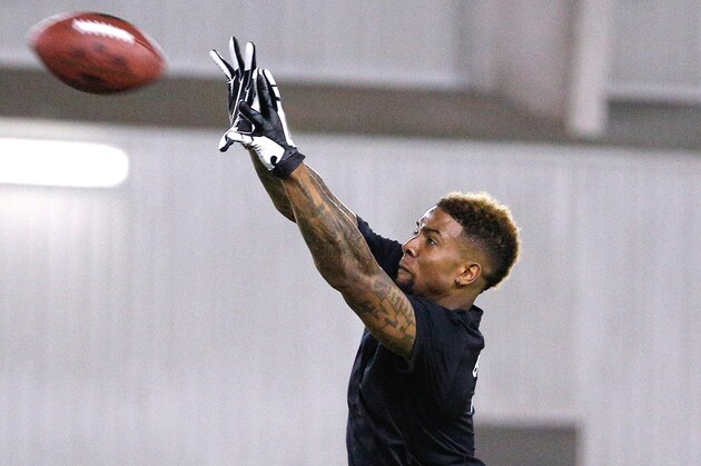 LSU wide receiver Odell Beckham Jr. catches the ball during NFL football pro day, Wednesday, April 9, 2014, in Baton Rouge, La. (AP Photo/Jonathan Bachman)