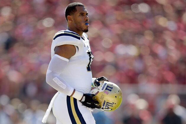 PALO ALTO, CA - OCTOBER 19:  Anthony Barr #11 of the UCLA Bruins of the UCLA Bruins in action during their game against the Stanford Cardinal at Stanford Stadium on October 19, 2013 in Palo Alto, California.  (Photo by Ezra Shaw/Getty Images)