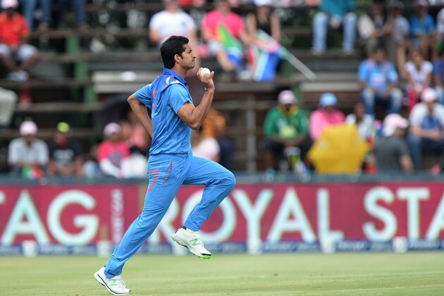 JOHANNESBURG, SOUTH AFRICA - DECEMBER 05: Mohit Sharma of India bowls during the 1st Momentum ODI match between South Africa and India at Bidvest Wanderers Stadium on December 05, 2013 in Johannesburg, South Africa. (Photo by Duif du Toit/Gallo Images/Getty Images)