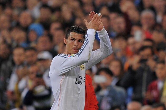 MADRID, SPAIN - APRIL 26:  Cristiano Ronaldo of Real Madrid CF applauds after being substituted during the La Liga match between Real Madrid CF and CA Osasuna at the Santiago Bernabeu stadium on April 26, 2014 in Madrid, Spain.  (Photo by Denis Doyle/Getty Images)