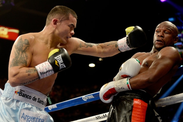 LAS VEGAS, NV - MAY 03:  (L-R) Marcos Maidana throws a left at Floyd Mayweather Jr. during their WBC/WBA welterweight unification fight at the MGM Grand Garden Arena on May 3, 2014 in Las Vegas, Nevada.  (Photo by Harry How/Getty Images)