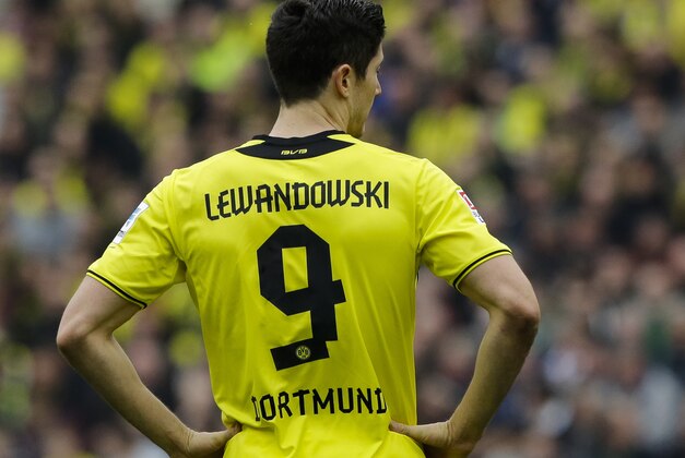 Dortmund's Robert Lewandowski of Poland reacts during the German first division Bundesliga soccer match between Hannover 96 and  BvB Borussia Dortmund in Hannover, Germany, Saturday, March 22, 2014. (AP Photo/Markus Schreiber).