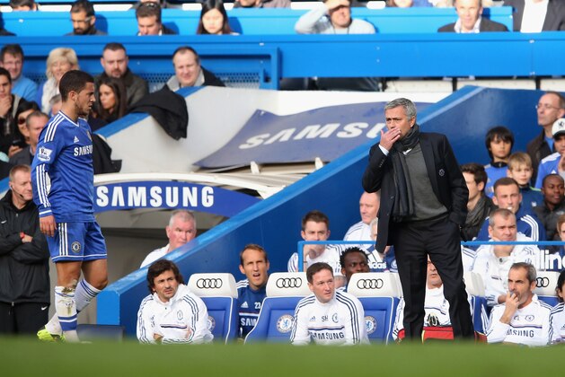 LONDON, ENGLAND - OCTOBER 19: Chelsea manager Jose Mouinho (R) gives instructions to Eden Hazard from the touchline during the Barclays Premier League match between Chelsea and Cardiff City at Stamford Bridge on October 19, 2013 in London, England.  (Photo by Scott Heavey/Getty Images)