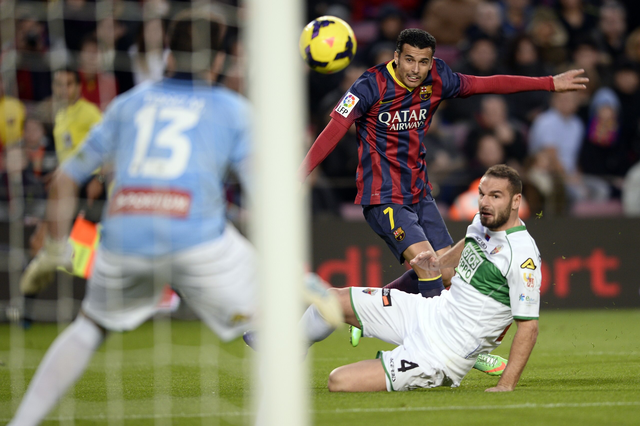 FC Barcelona's Pedro Rodriguez, second right, duels for the ball against Elche's David Lomban, right, during a Spanish La Liga soccer match at the Camp Nou stadium in Barcelona, Spain, Sunday, Jan 5, 2014. (AP Photo/Manu Fernandez)