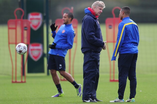 ST ALBANS, ENGLAND - NOVEMBER 25:  Arsenal manager Arsene Wenger talks with player Serge Gnabry as Theo Walcott warms up during a training session at London Colney on November 25, 2013 in St Albans, England.  (Photo by Shaun Botterill/Getty Images)