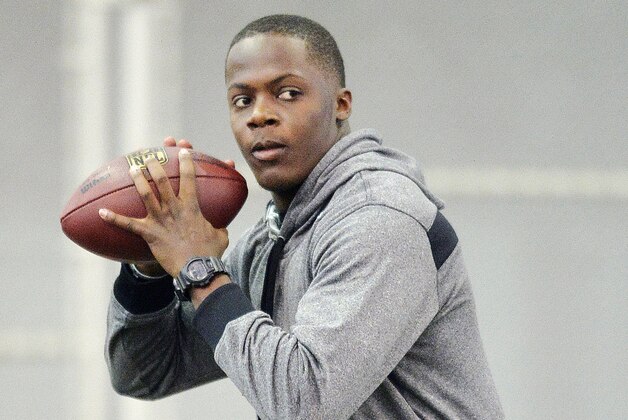 Louisville quarterback Teddy Bridgewater warms up before participating in drills for NFL football representatives during pro day at Louisville in Louisville, Ky., Monday, March 17, 2014. (AP Photo/Timothy D. Easley)
