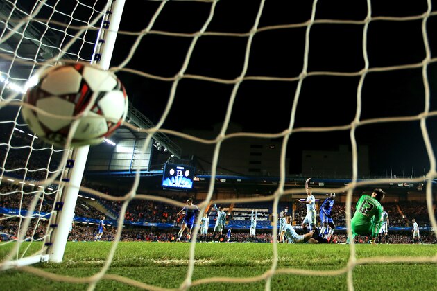 LONDON, ENGLAND - DECEMBER 11:  Demba Ba of Chelsea puts the ball in the net for a second half goal but is ruled out for offside during the UEFA Champions League Group E match between Chelsea and FC Steaua Bucuresti at Stamford Bridge on December 11, 2013 in London, England.  (Photo by Richard Heathcote/Getty Images)