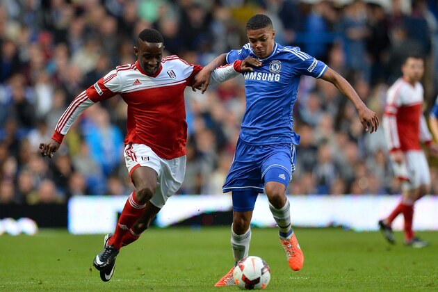 LONDON, ENGLAND - MAY 05:  Moussa Dembele (L) of Fulham is challenged by Jake Clarke Salter during the FA Youth Cup Final Second Leg match between Chelsea U18 and Fulham U18 at Stamford Bridge on May 5, 2014 in London, England.  (Photo by Justin Setterfield/Getty Images)