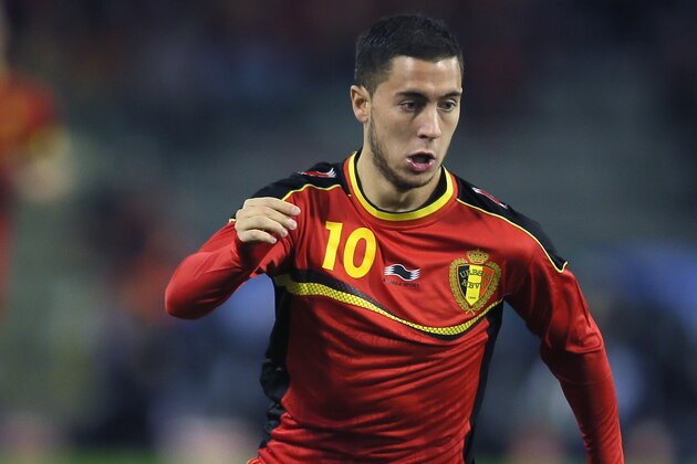 BRUSSELS, BELGIUM - NOVEMBER 19:  Eden Hazard of Belgium runs with the ball during the international friendly match between Belgium and Japan at King Badouin stadium on November 19, 2013 in Brussels, Belgium.  (Photo by Christof Koepsel/Getty Images)