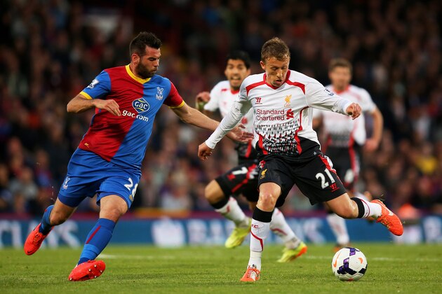 LONDON, ENGLAND - MAY 05:  Lucas Leiva of Liverpool passes the ball as Joe Ledley of Crystal Palace closes in during the Barclays Premier League match between Crystal Palace and Liverpool at Selhurst Park on May 5, 2014 in London, England.  (Photo by Clive Rose/Getty Images)