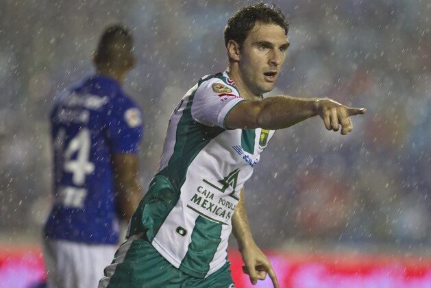 Leon's Mauro Boselli, center, celebrates after scoring against Cruz Azul during a Mexican soccer league match in Mexico City, Saturday, May  3, 2014. (AP Photo/Christian Palma)