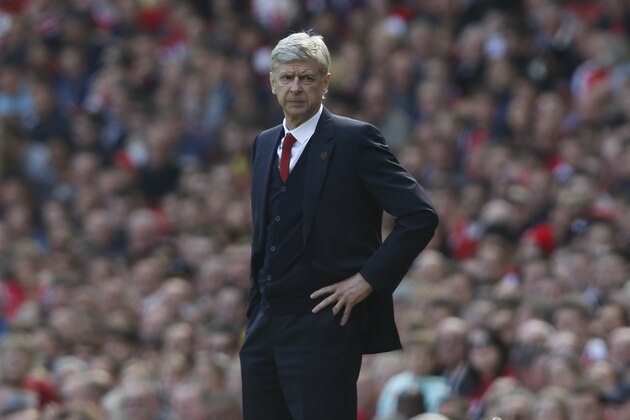 Arsenal's manager Arsene Wenger watches his team play against West Bromwich Albion during their English Premier League soccer match at Emirates Stadium in London, Sunday, May 4, 2014. (AP Photo / Sang Tan)