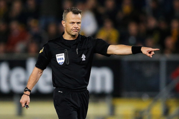BREDA, NETHERLANDS - MARCH 08:  Referee, Bjorn Kuipers points to the penalty spot for NAC during the Eredivisie match between NAC Breda and Vitesse at the Rat Verlegh Stadion on March 8, 2014 in Breda, Netherlands.  (Photo by Dean Mouhtaropoulos/Getty Images)