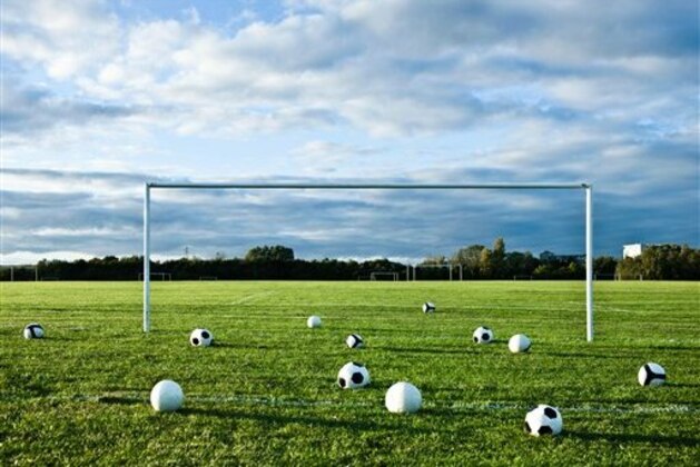 Footballs on empty pitch (Image Source via AP Images)
