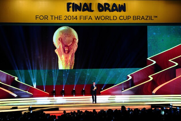 COSTA DO SAUIPE, BRAZIL - DECEMBER 06:  Spain coach Vicente del Bosque holds the World Cup trophy  on stage before the Final Draw for the 2014 FIFA World Cup Brazil at Costa do Sauipe Resort on December 6, 2013 in Costa do Sauipe, Bahia, Brazil.  (Photo by Buda Mendes/Getty Images)