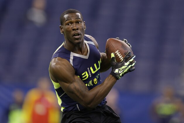 USC wide receiver Marqise Lee makes a catch during a drill at the NFL football scouting combine in Indianapolis, Sunday, Feb. 23, 2014. (AP Photo/Michael Conroy)