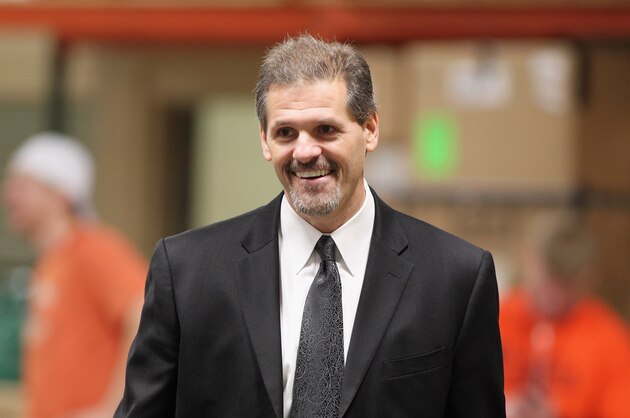 PHILADELPHIA , PA - OCTOBER 15:  Ron Hextall of the Los Angeles Kings enters the Arena prior to his game against the Philadelphia Flyers on October 15, 2011 at the Wells Fargo Center in Philadelphia, Pennsylvania.  (Photo by Len Redkoles/NHLI via Getty Images)
