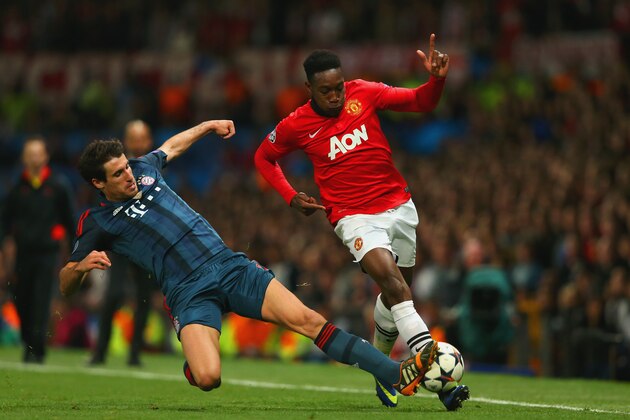 MANCHESTER, ENGLAND - APRIL 01:  Javi Martinez of Bayern Muenchen tackles Danny Welbeck of Manchester United during the UEFA Champions League Quarter Final first leg match between Manchester United and FC Bayern Muenchen at Old Trafford on April 1, 2014 in Manchester, England.  (Photo by Alex Livesey/Getty Images)