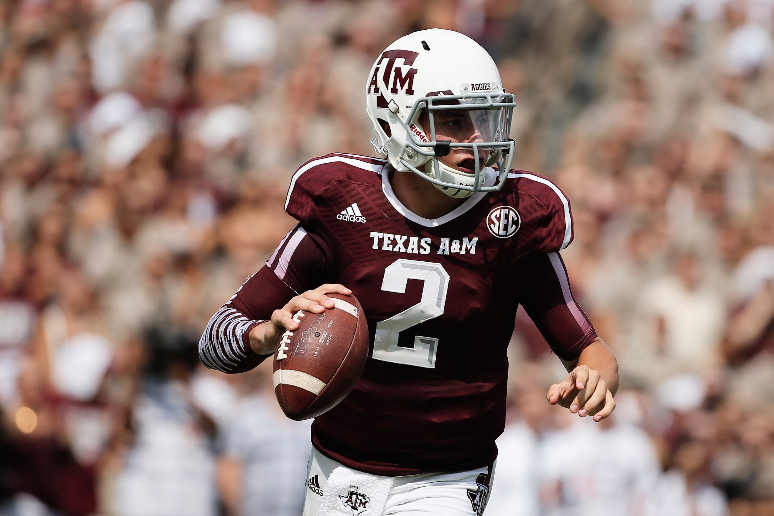 COLLEGE STATION, TX - SEPTEMBER 14:  Johnny Manziel #2 of Texas A&M Aggies drops back to pass during the game against the Alabama Crimson Tide at Kyle Field on September 14, 2013 in College Station, Texas.  (Photo by Scott Halleran/Getty Images)